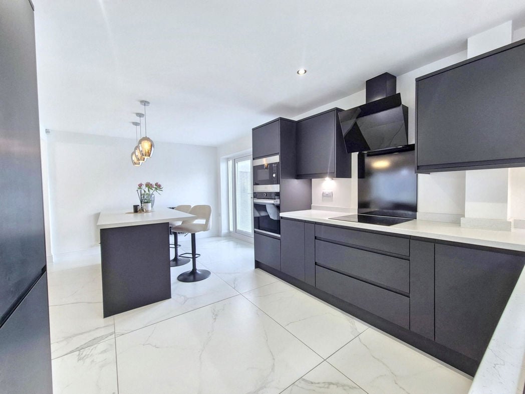 Property image 7 of 28