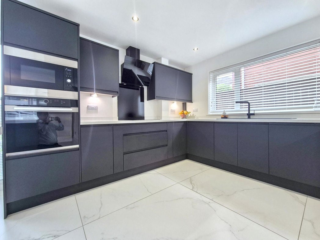 Property image 13 of 28