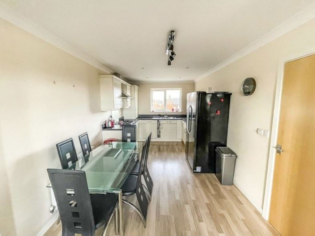 Property image 5 of 11