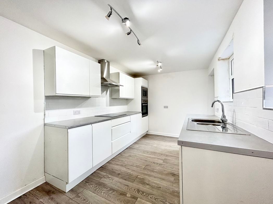 Property image 11 of 27