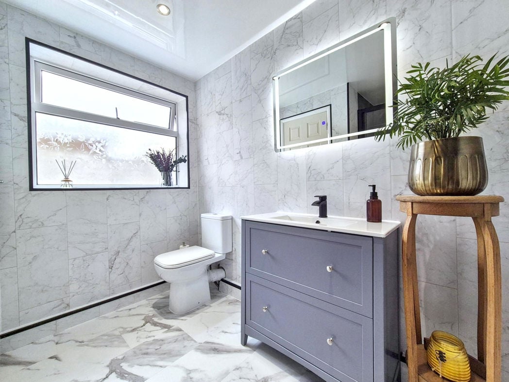 Family Bathroom.