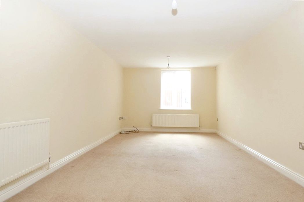 Property image 2 of 9