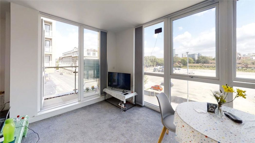 Property image 8 of 16