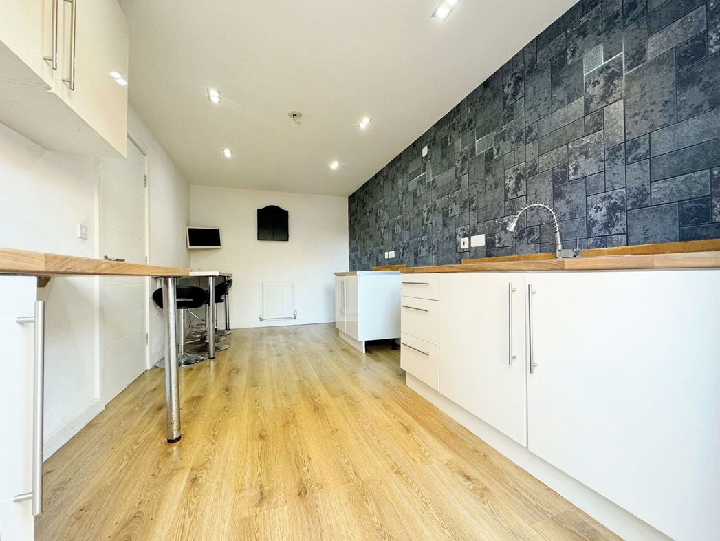 Property image 6 of 18