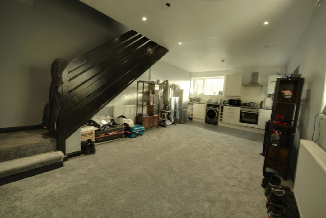 Property image 5 of 8