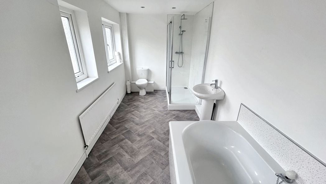 Property image 15 of 17