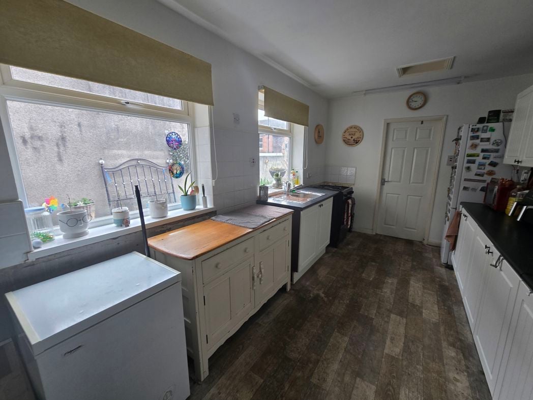 Property image 4 of 11
