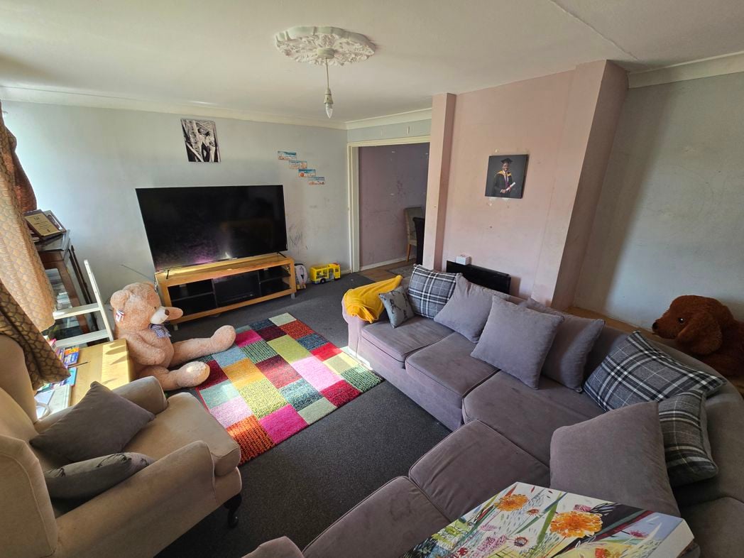 Property image 2 of 11