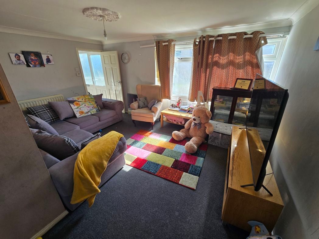 Property image 4 of 11