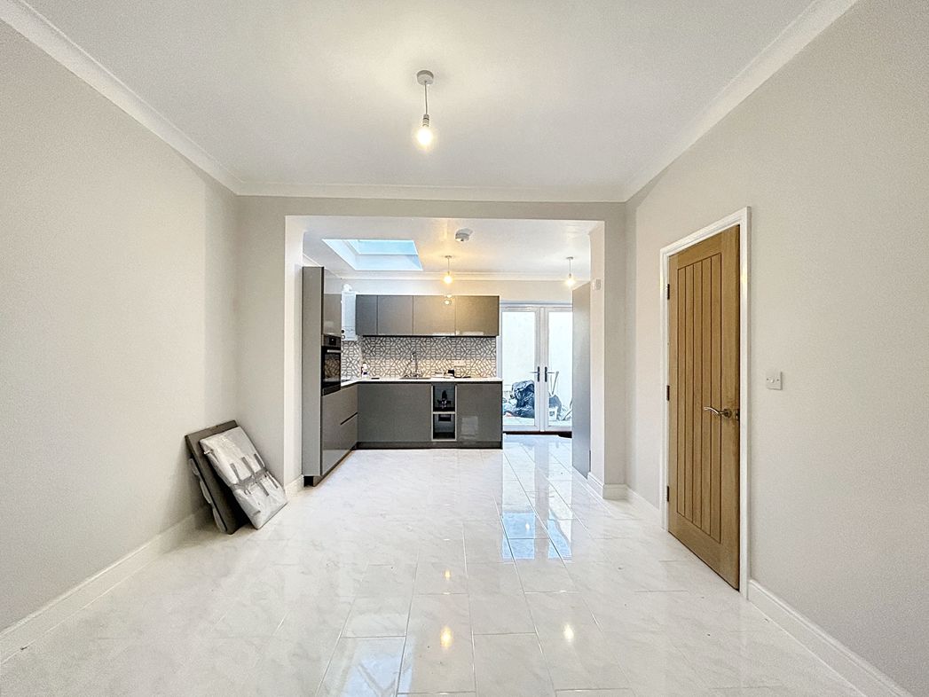 Property image 11 of 22