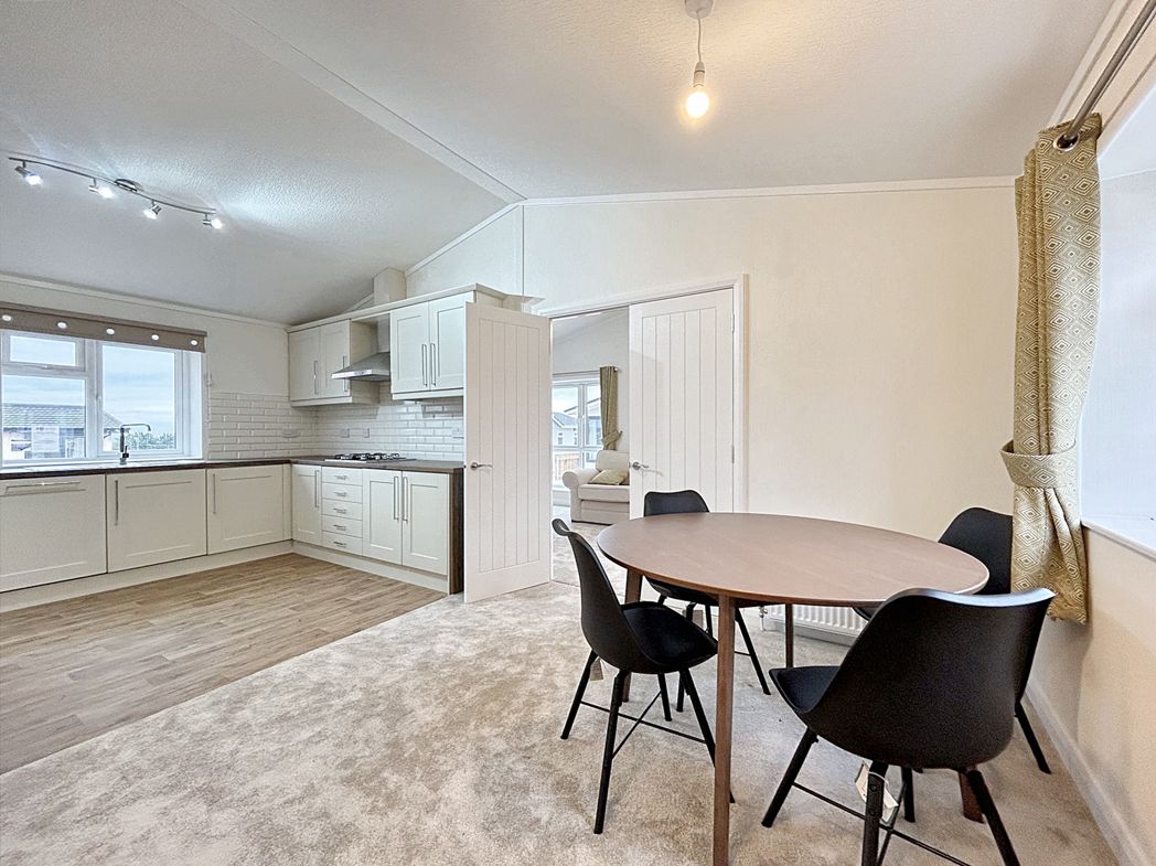 Property image 2 of 16