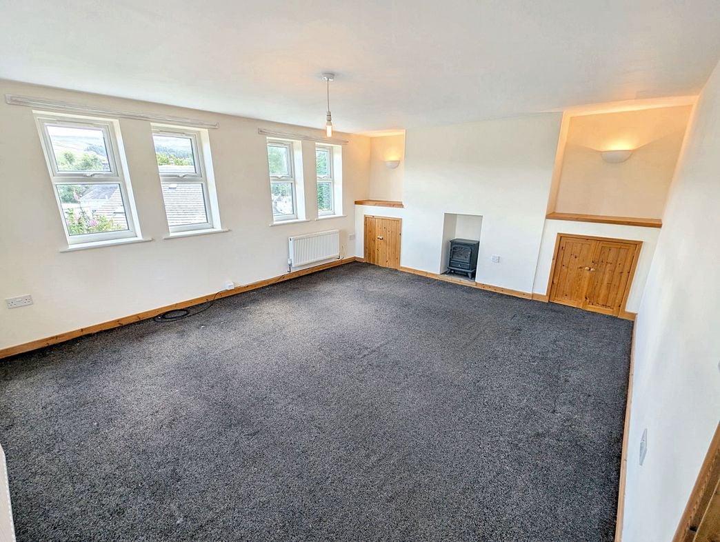 Property image 3 of 12
