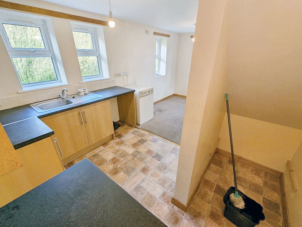 Property image 5 of 12