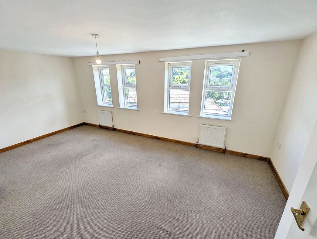 Property image 7 of 12