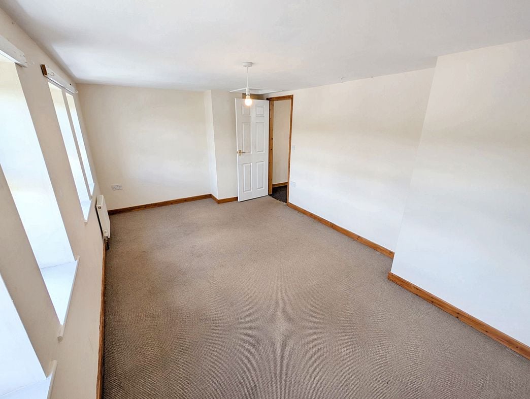 Property image 6 of 12
