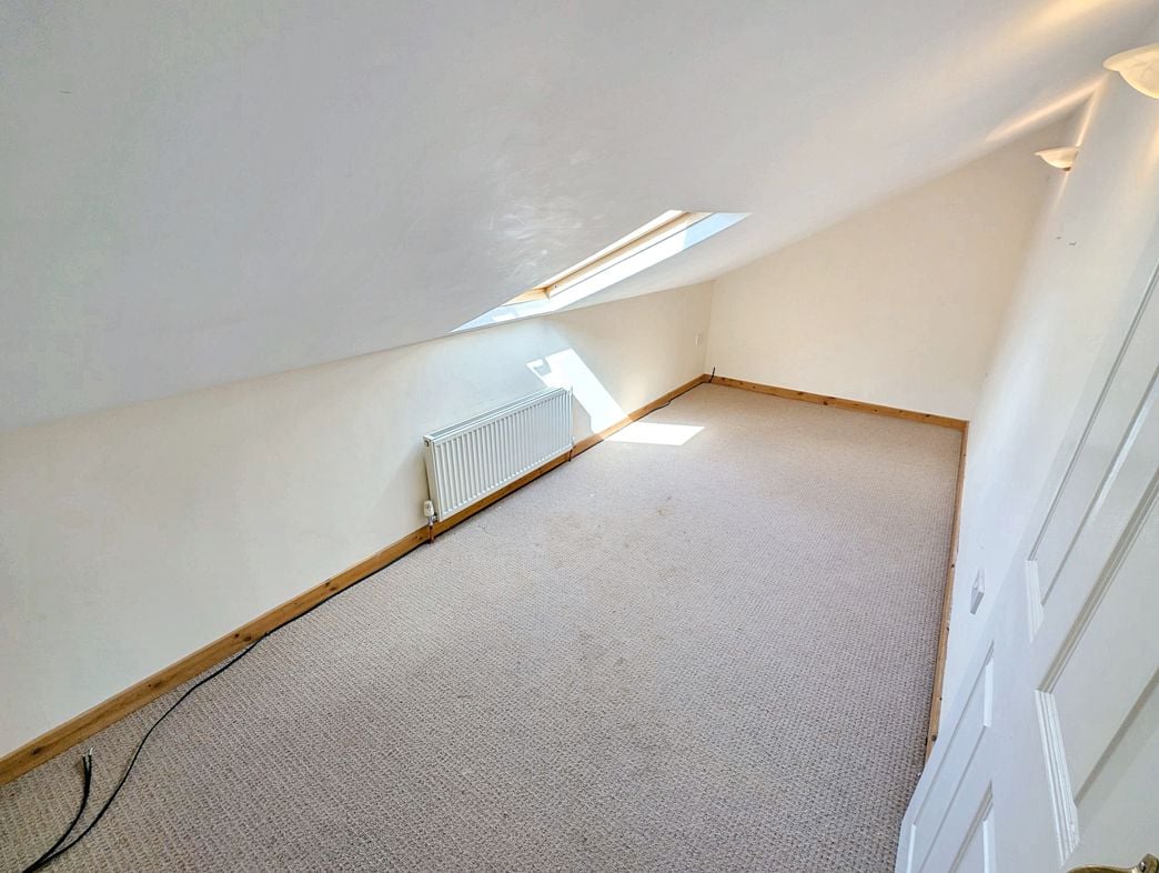 Property image 8 of 12