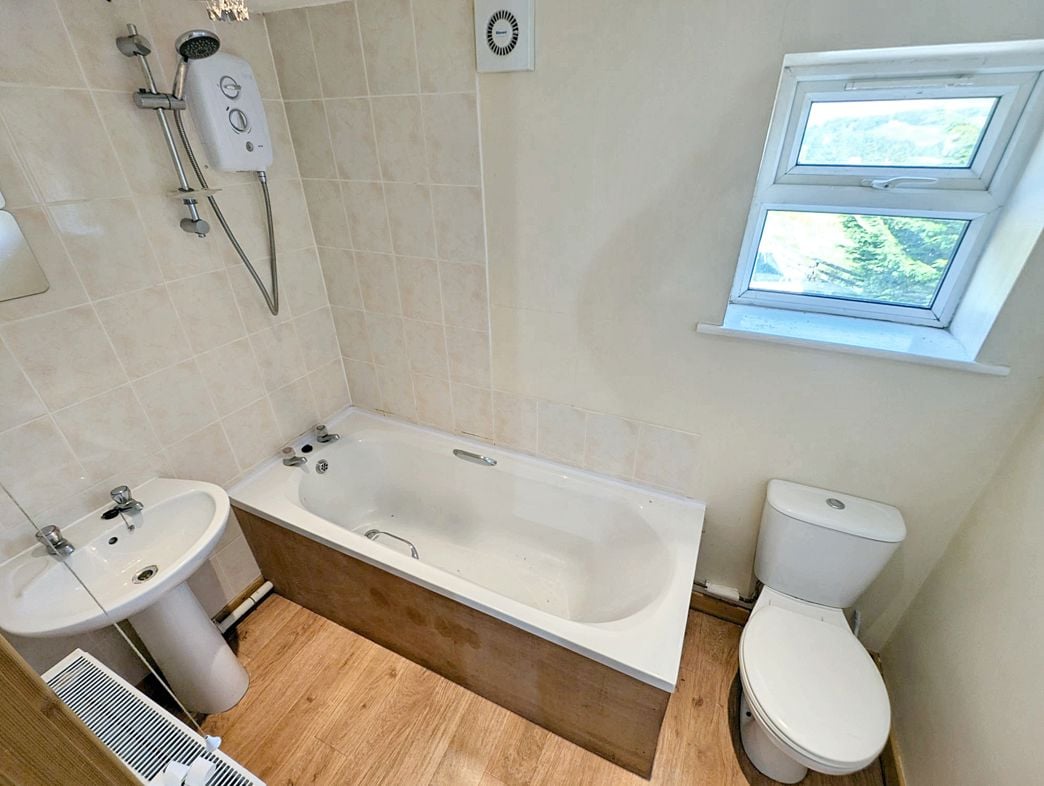 Property image 9 of 12