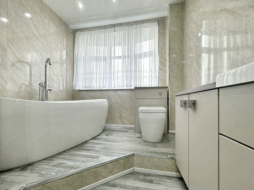 Property image 27 of 37