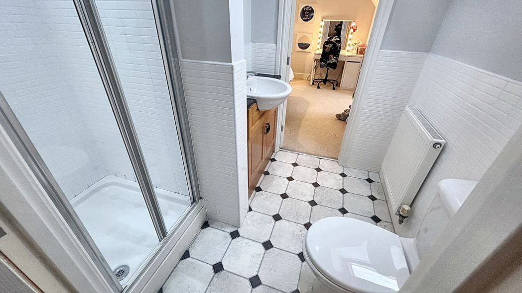 Property image 25 of 37