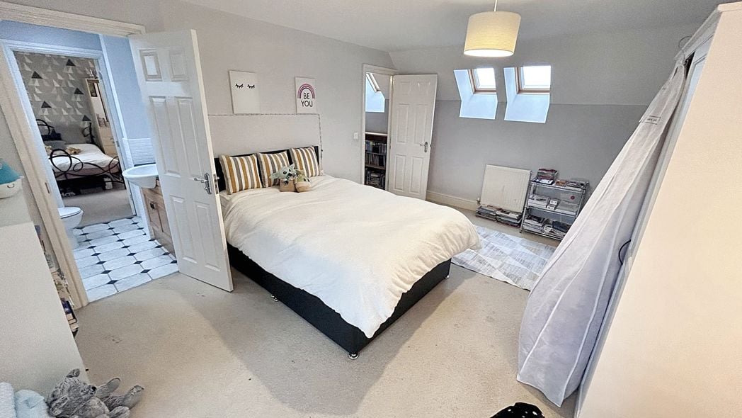 Property image 27 of 37
