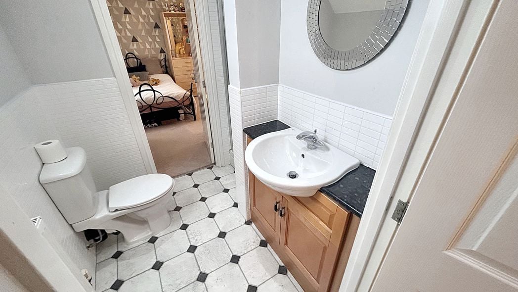 Property image 26 of 37