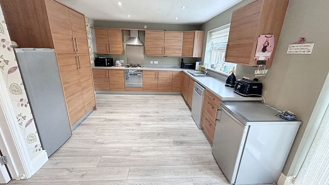 Property image 9 of 37