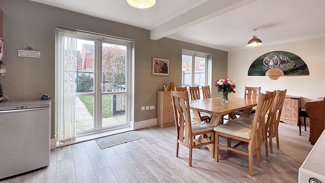 Property image 11 of 37