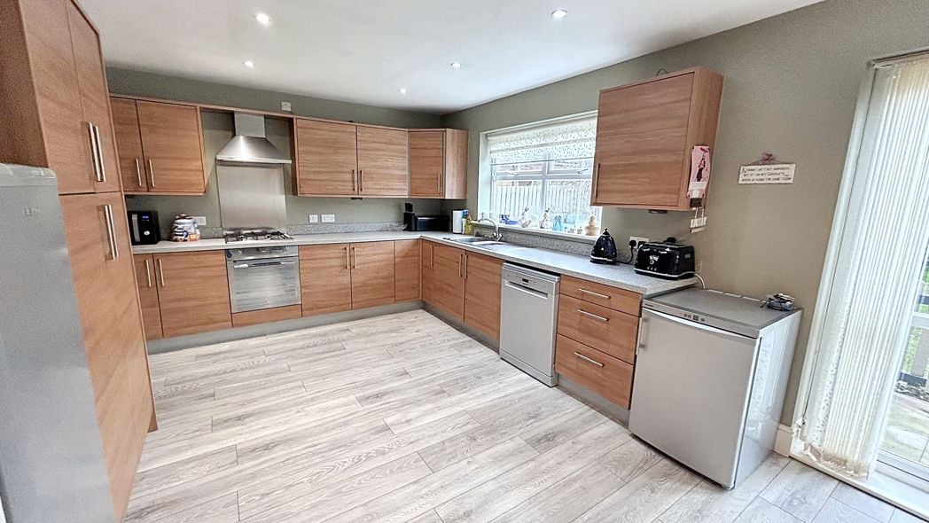 Property image 3 of 37