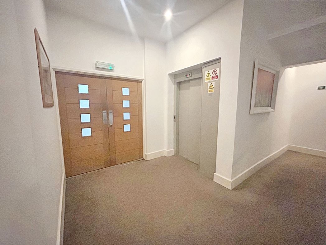 Property image 3 of 12