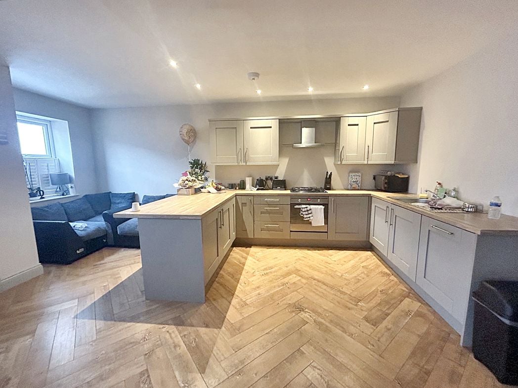 Property image 2 of 12