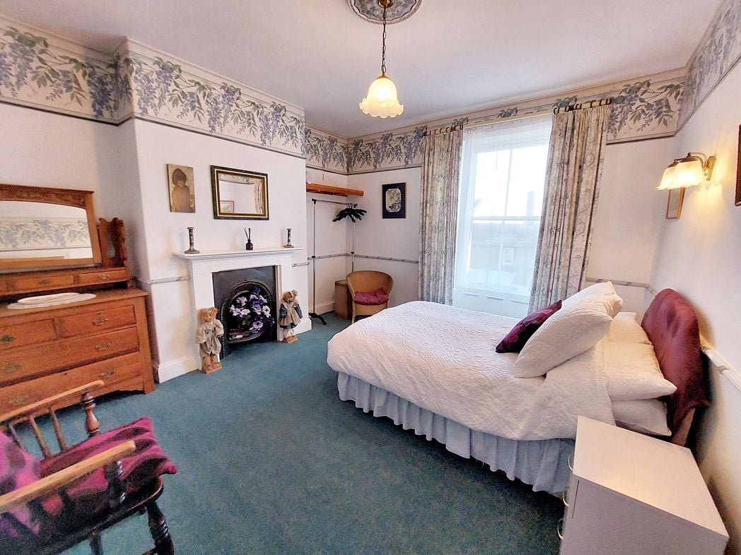 Property image 5 of 8