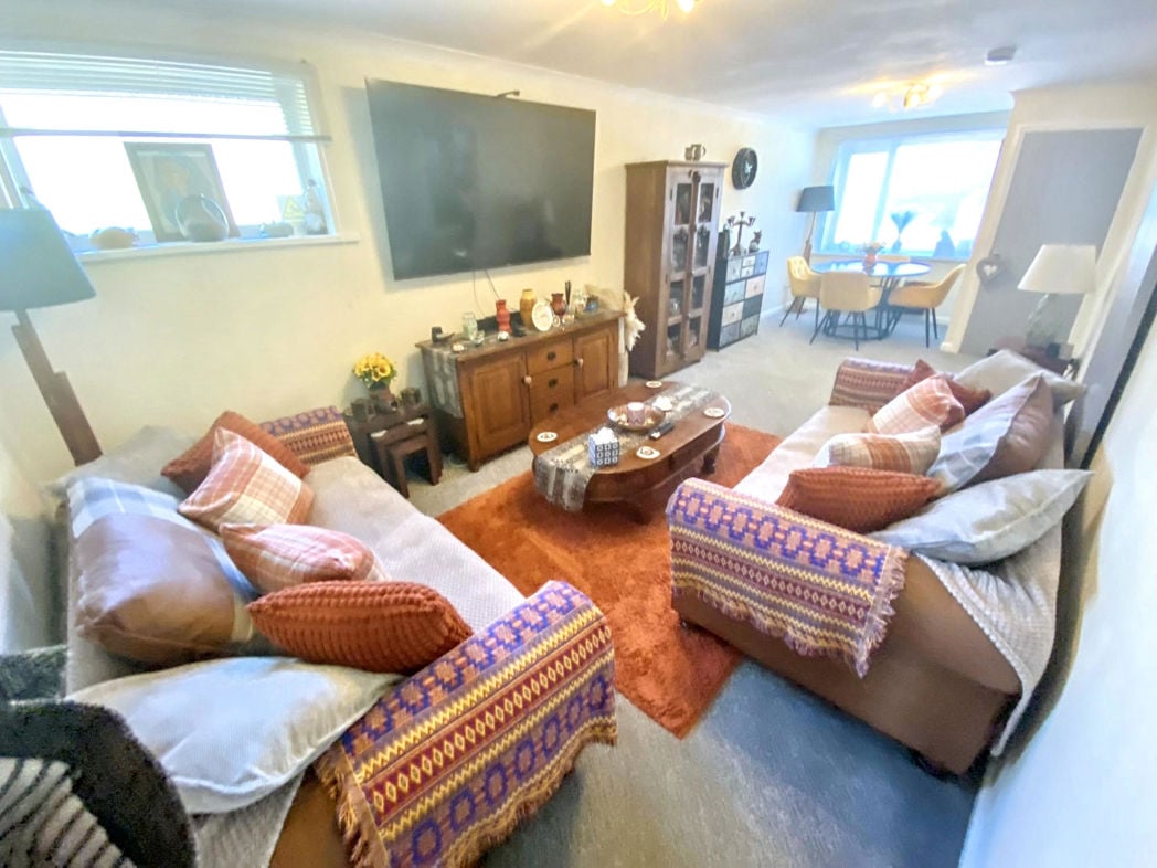 Lounge/dining room