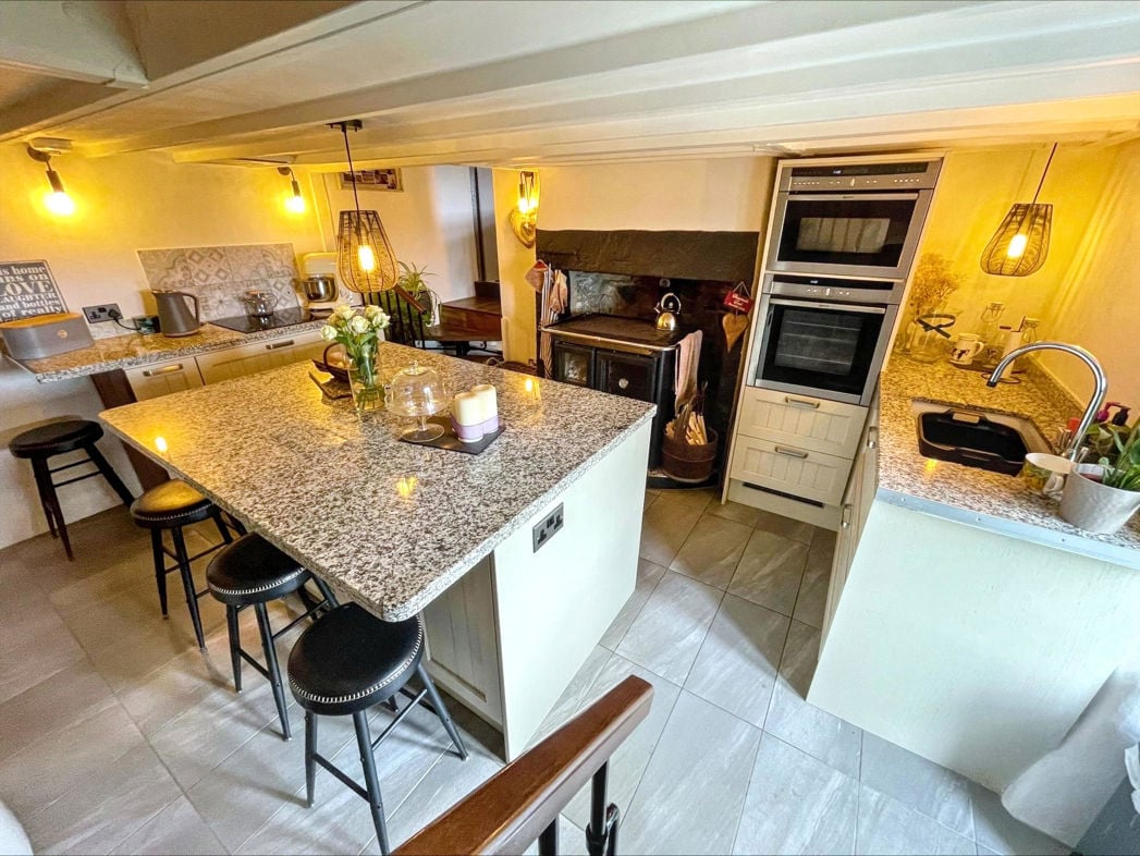 Property image 6 of 24
