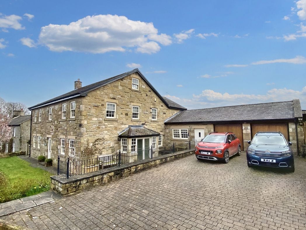 Double Garage & Multi Vehicle Driveway
