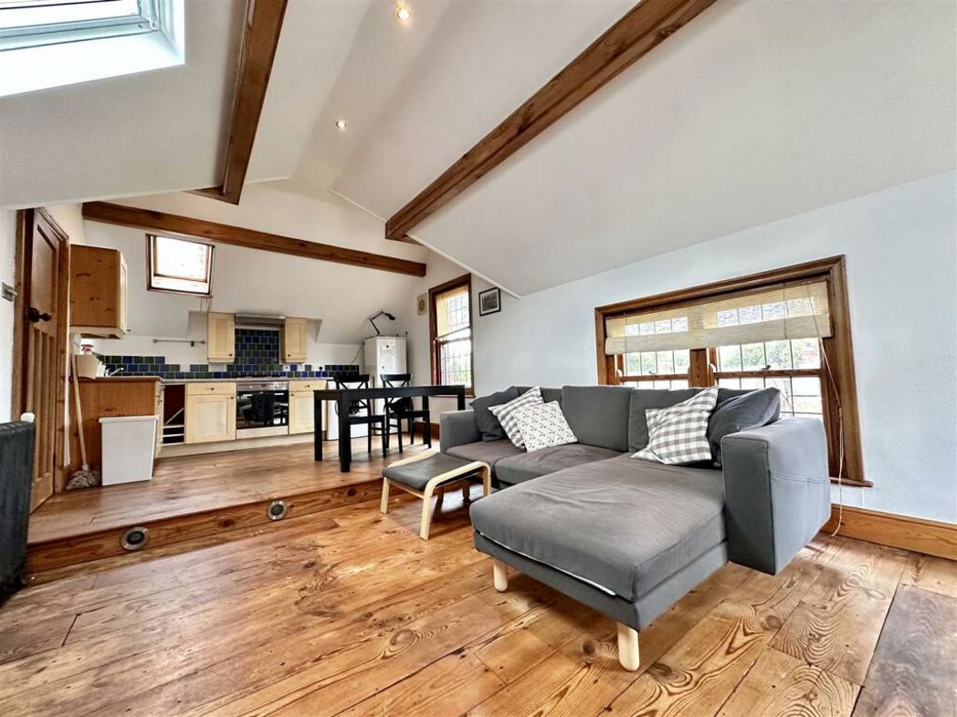 Property image 4 of 14