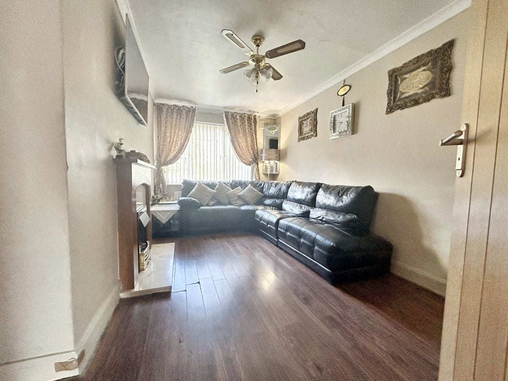 Property image 3 of 12