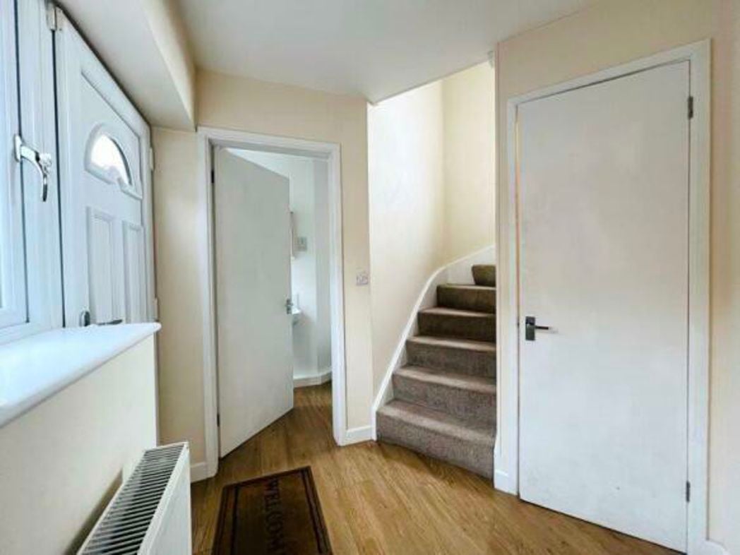 Property image 2 of 9