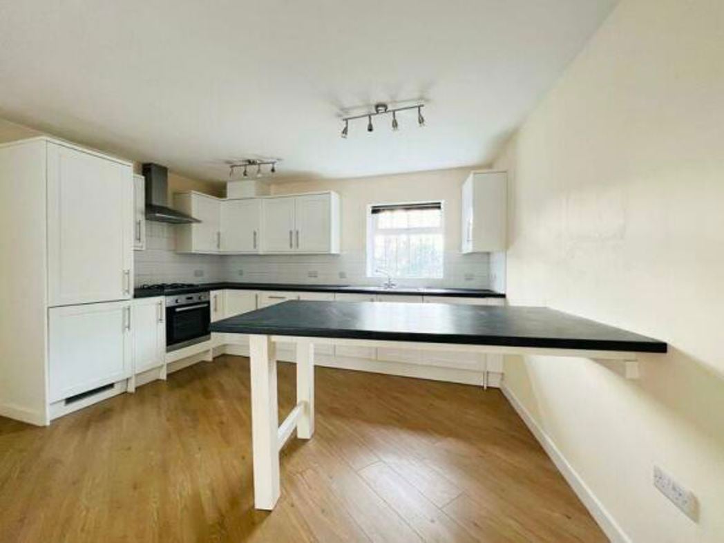 Property image 4 of 9