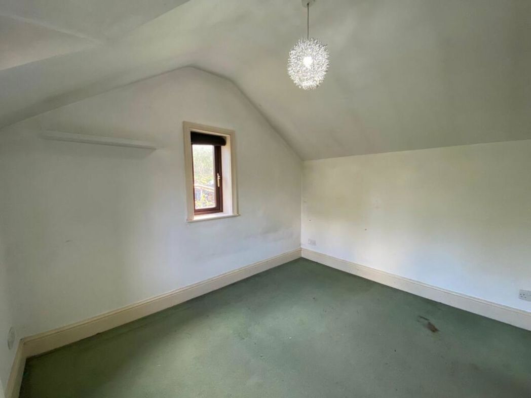 Property image 8 of 12