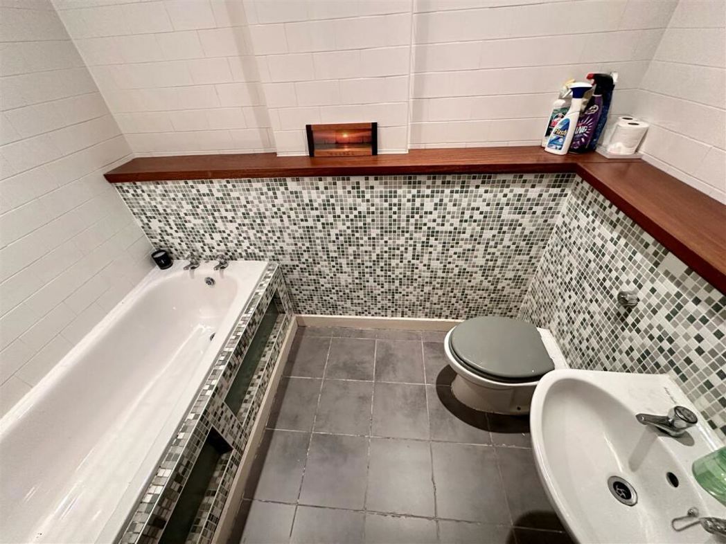 Property image 11 of 14