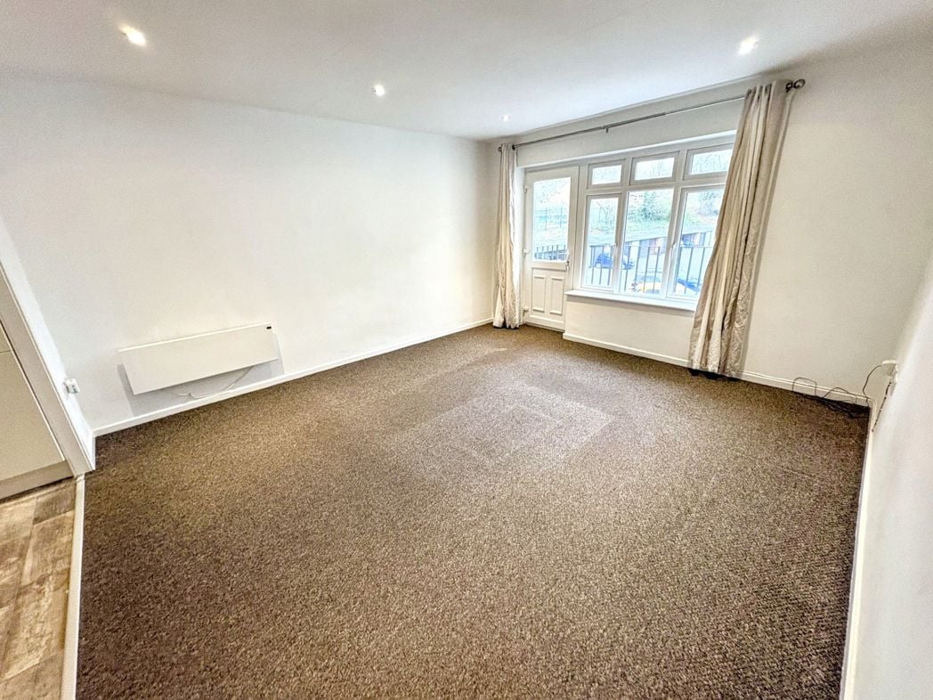Property image 2 of 10
