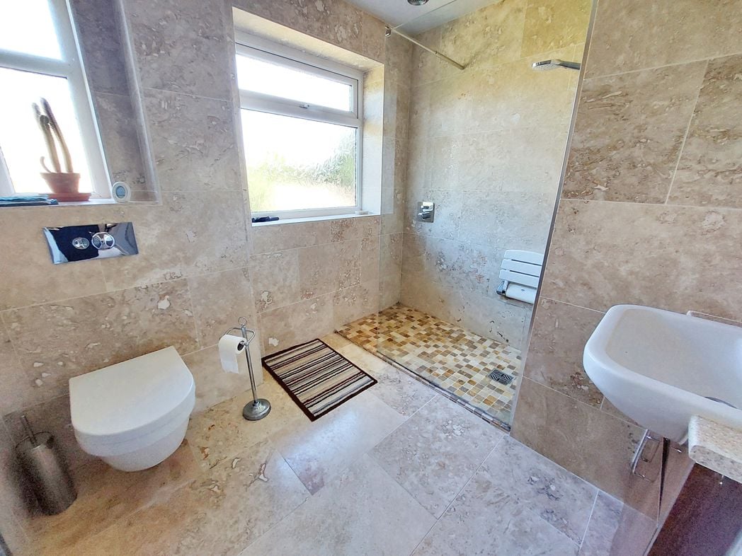 Property image 11 of 15