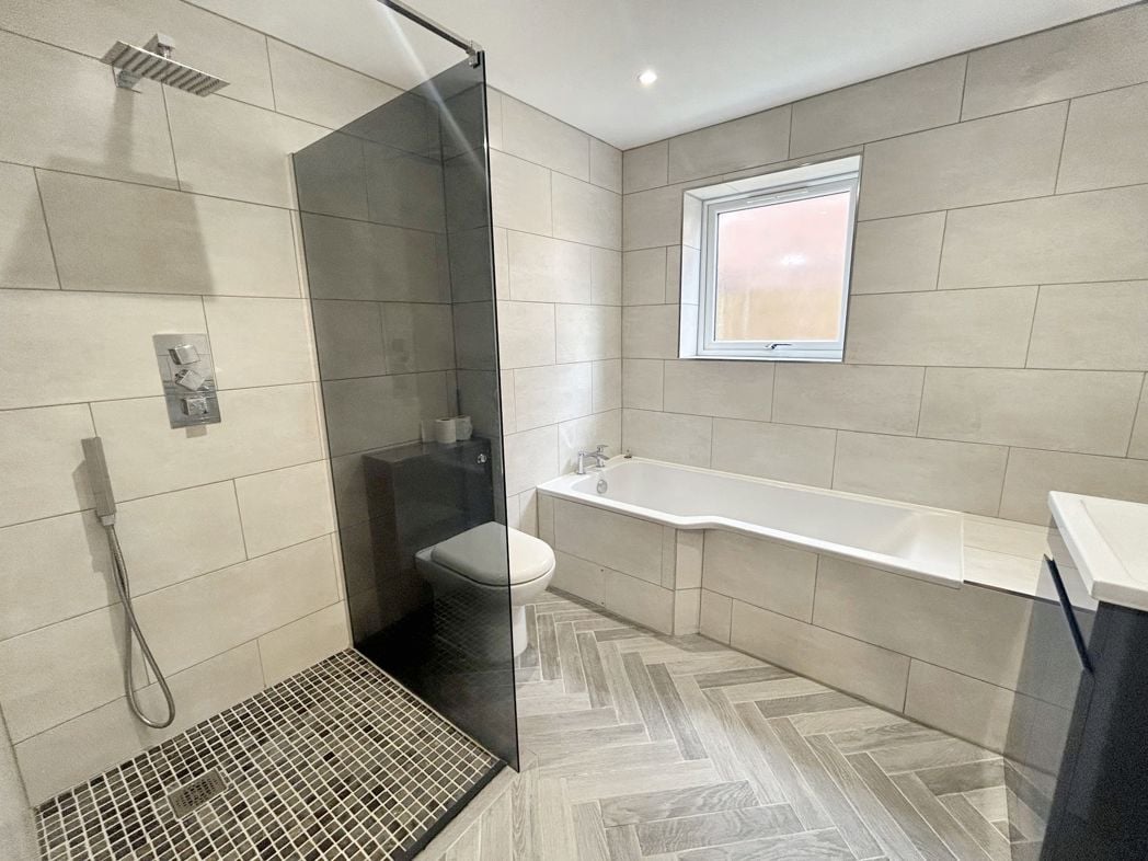 Property image 5 of 17