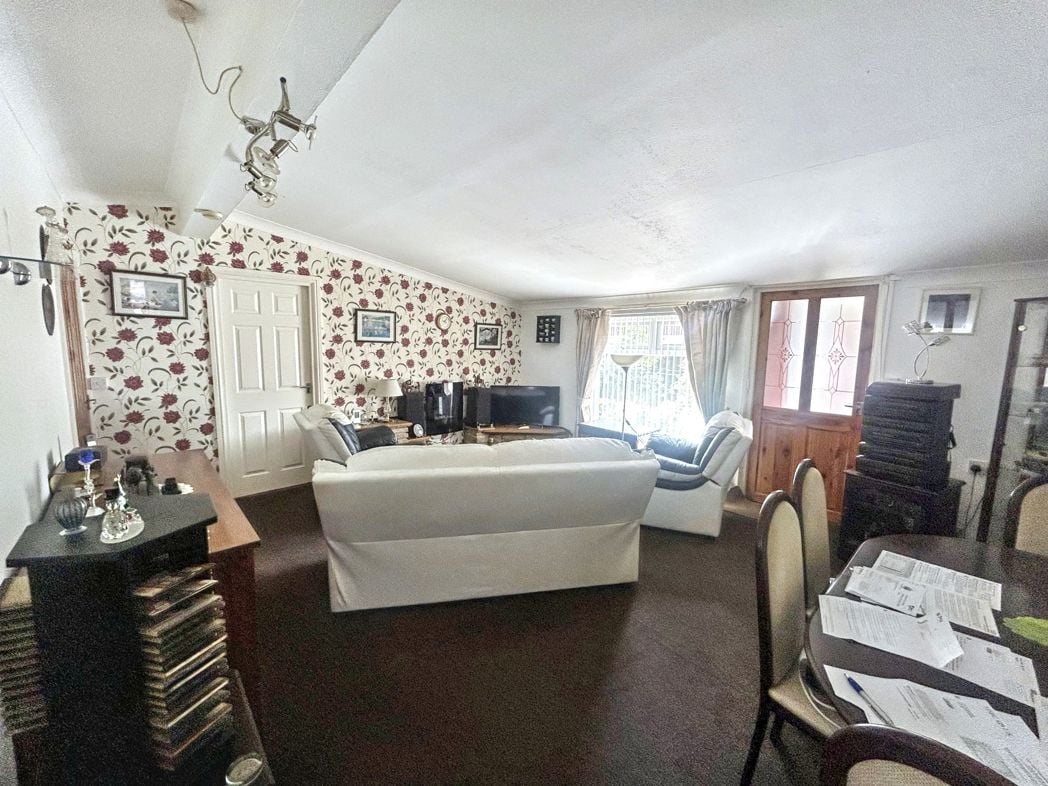 Property image 3 of 12
