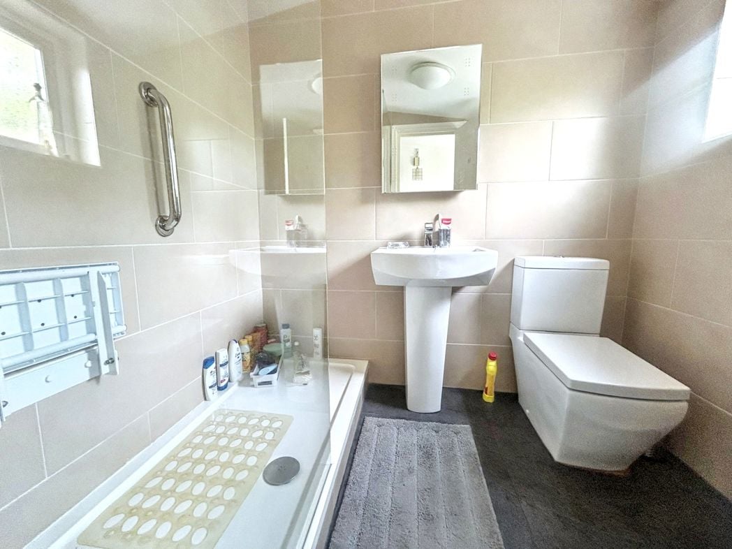 Property image 8 of 12