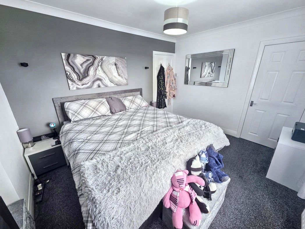 Property image 8 of 13