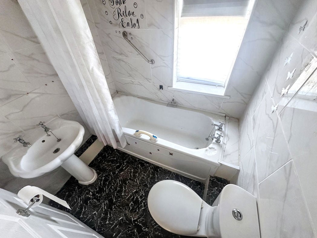 Property image 11 of 14