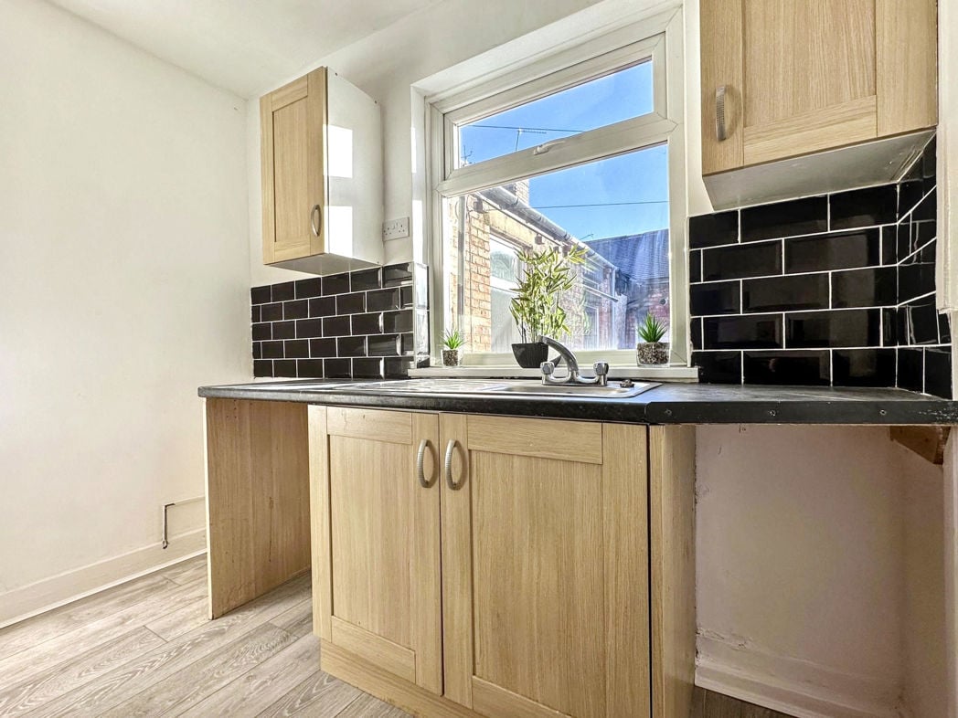 Property image 11 of 16