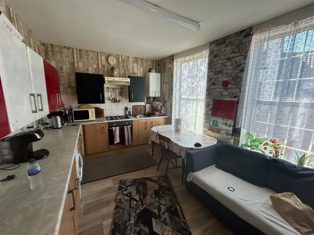 Property image 3 of 6