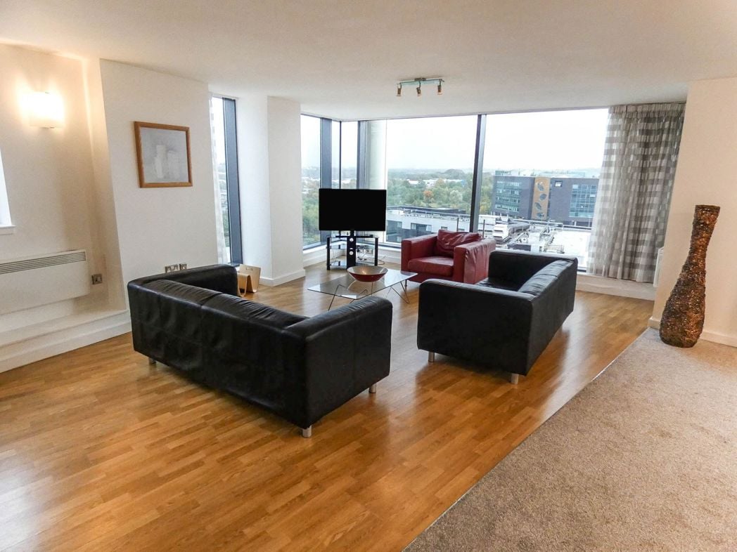Property image 2 of 15